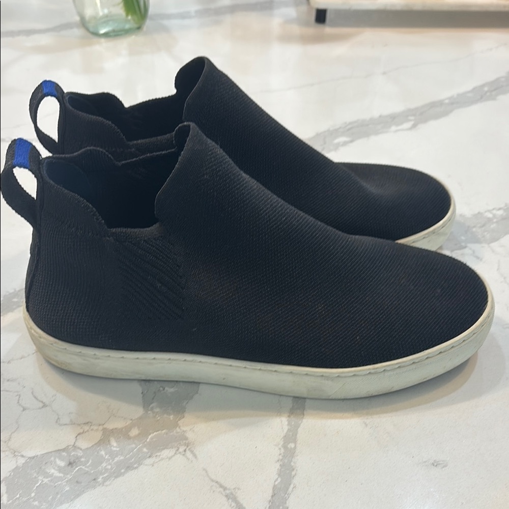 Roth’s Womens Slip-On Knit Sneakers - Black